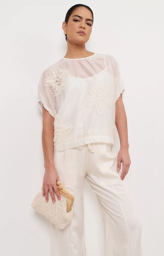 ADORNE PHOEBE APPLIQUE FLOWER TOP
