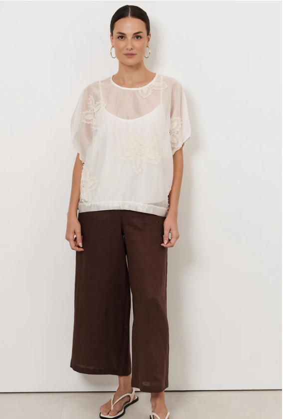 ADORNE PHOEBE APPLIQUE FLOWER TOP