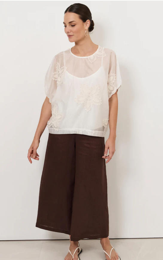 ADORNE PHOEBE APPLIQUE FLOWER TOP