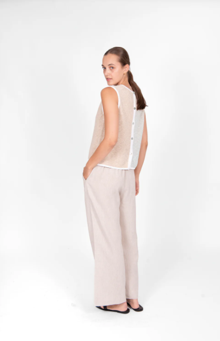 BRIDGE & LORD BUTTON BACK VEST SAND/WHITE