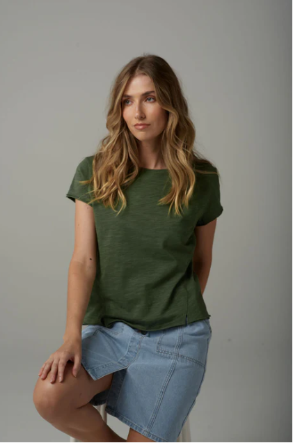 CLOTH+PAPER+SCISSORS SPLIT FRONT TEE FAIRWAY GREEN