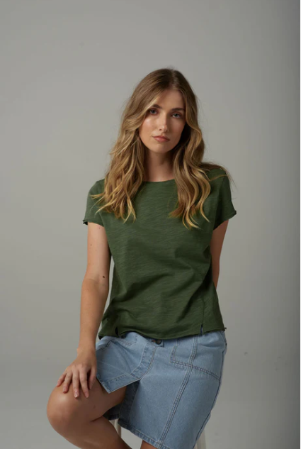 CLOTH+PAPER+SCISSORS SPLIT FRONT TEE FAIRWAY GREEN