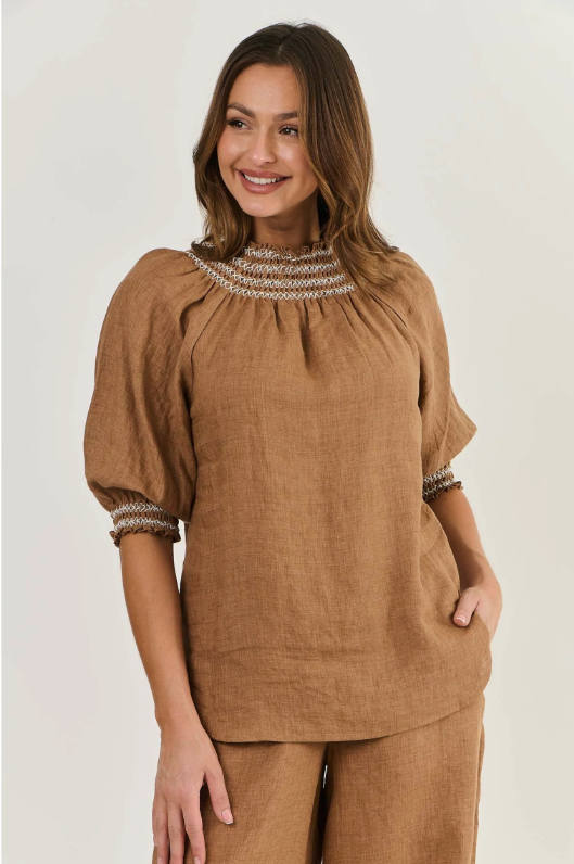 NATURALS BY O&J RUCHED NECK LINEN TOP GINGERBREAD