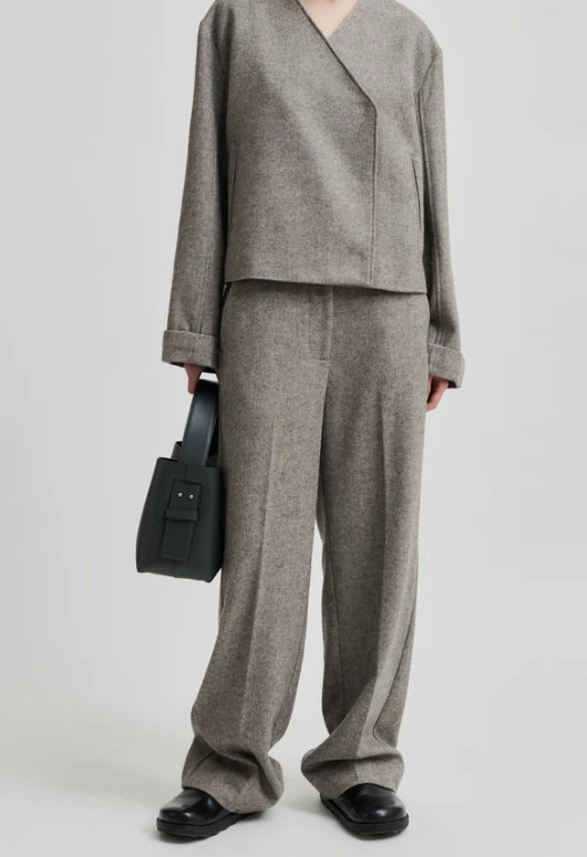 SECOND FEMALE LEVI TROUSERS