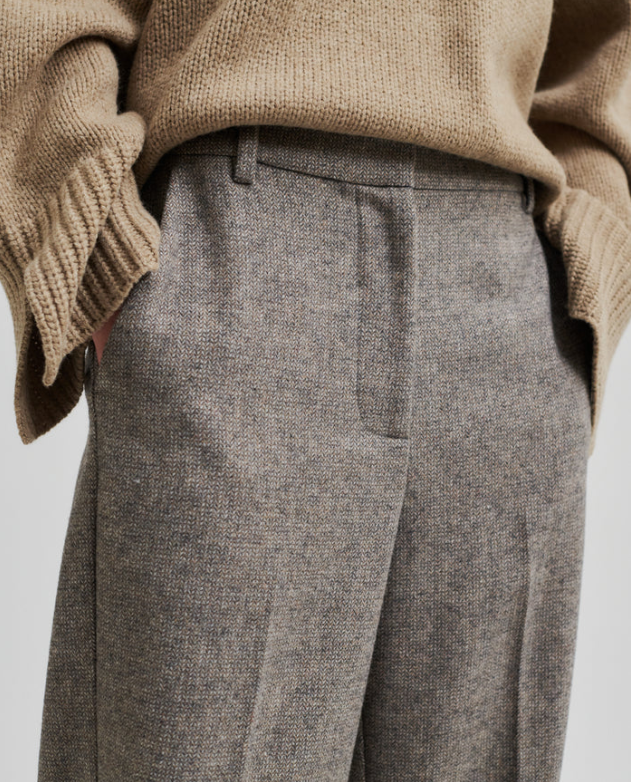SECOND FEMALE LEVI TROUSERS