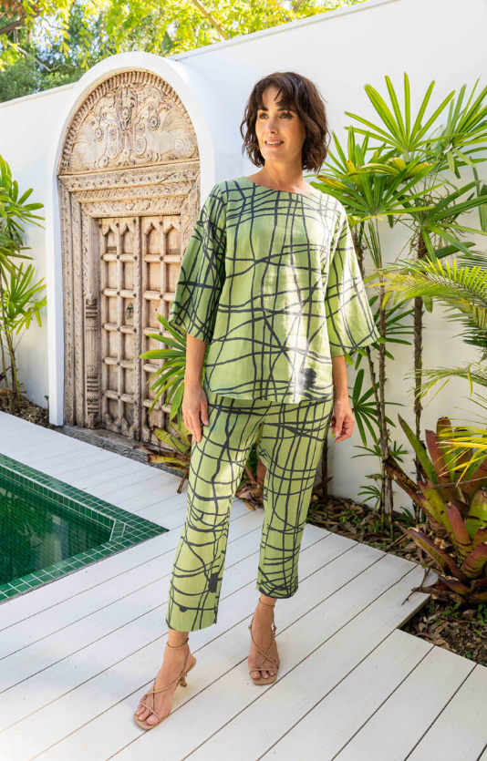 SEE SAW  LINEN 3/4 SLEEVE CURVED HEM TOP