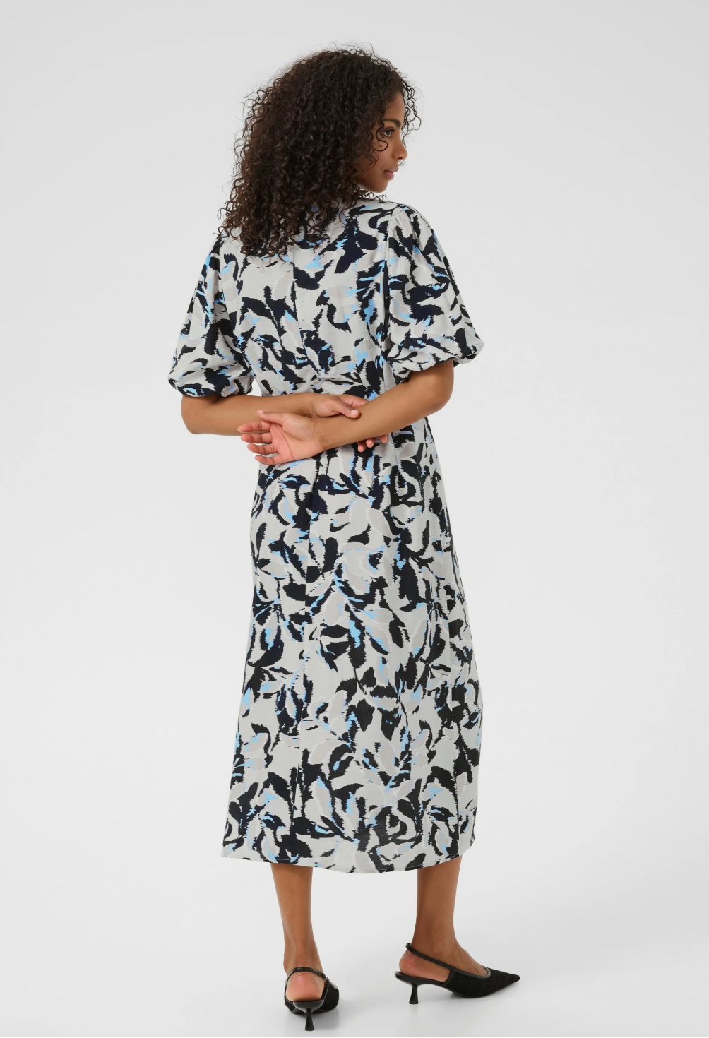 KAFFE KAPACO DRESS BEIGE/BLACK/BLUE BLURRY LEAF