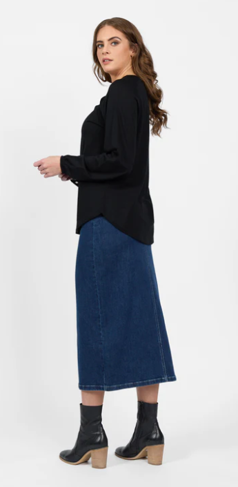 VASSALLI 100% MERINO ROUND NECK TOP WITH FRONT KEYHOLE BLACK
