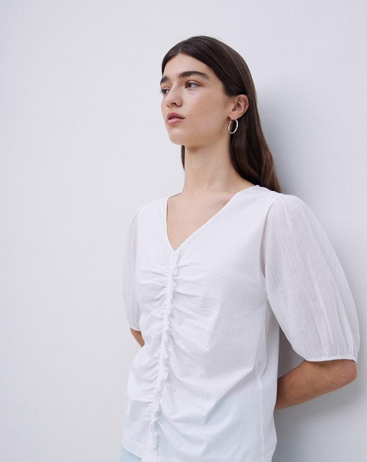 YERSE WHITE T-SHIRT  V-NECK WITH FRILL