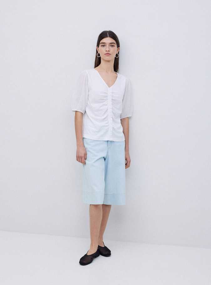 YERSE WHITE T-SHIRT  V-NECK WITH FRILL